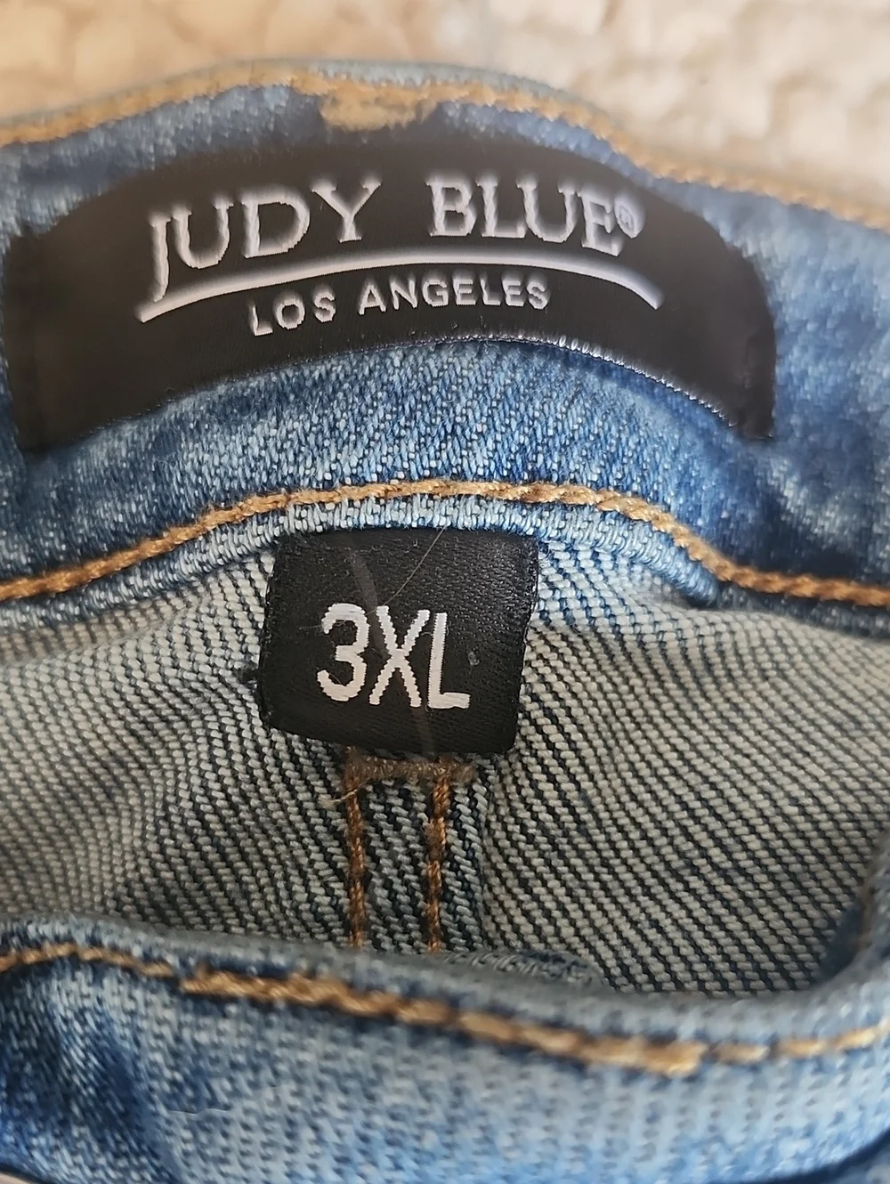 Judy Blue JB15103 MD High Rise Medium Blue Wash Cuffed Denim Jean Shorts, 3XL - Picture 4 of 7